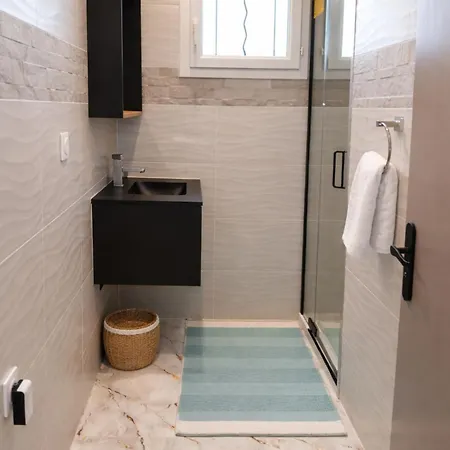 Loge Au Ptitbonheur Piscine Et Jacuzzi Selon Apartment Montelimar