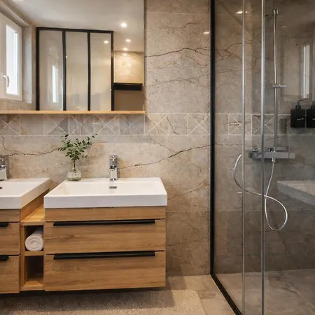 Loge Au Ptitbonheur Piscine Et Jacuzzi Selon Apartment
