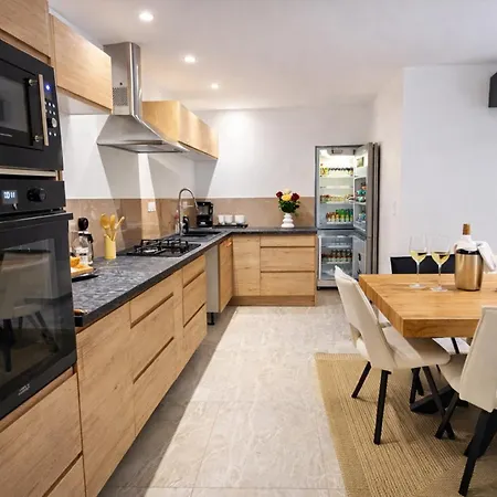 Loge Au Ptitbonheur Piscine Jacuzzi Selon Logement