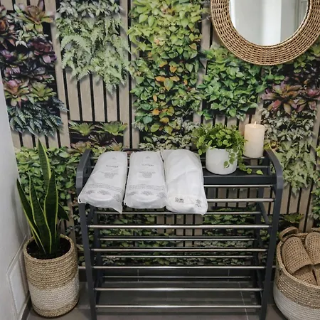 Loge Au Ptitbonheur Piscine Et Jacuzzi Selon Montelimar
