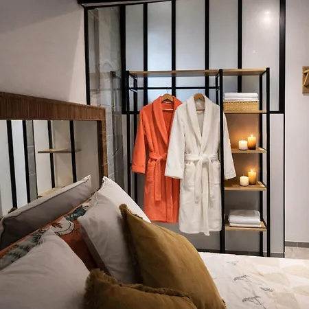 Loge Au Ptitbonheur Piscine Et Jacuzzi Selon