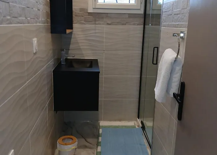 Loge Au Ptitbonheur- Jacuzzi & Piscine- *